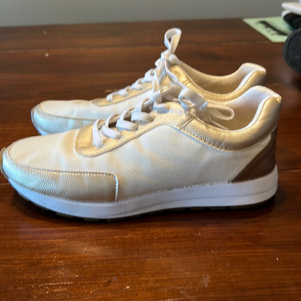 Sz 7 MKS gold/bronze/cream boutique style tennis shoes. Worn once.